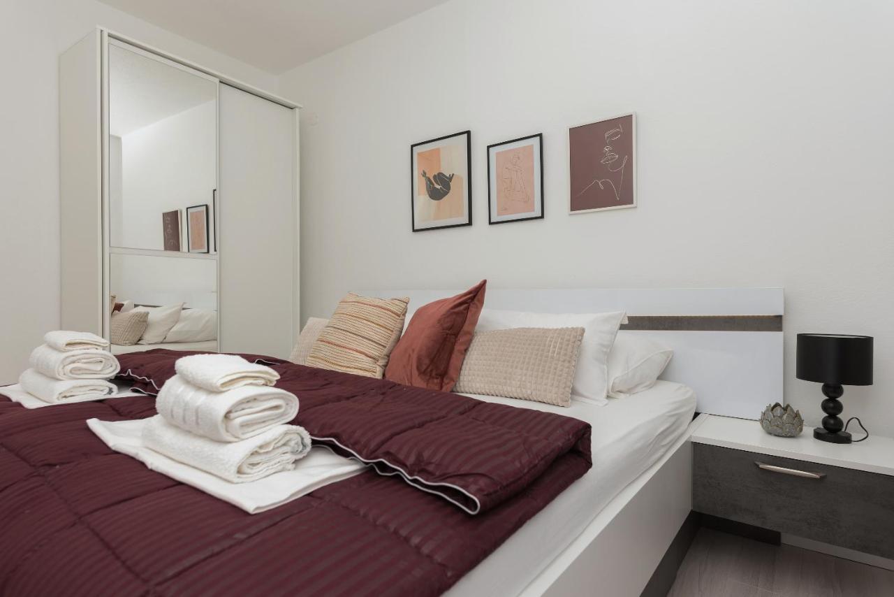 Apartment Sole Mio -Sea View Makarska Exteriör bild